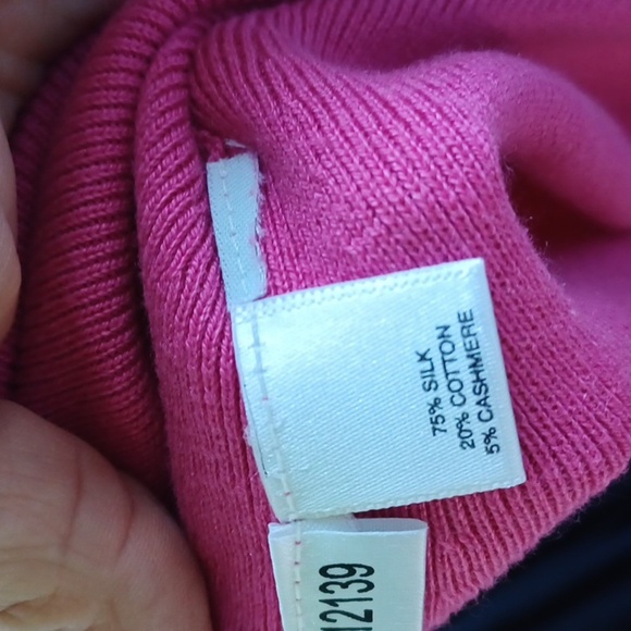 Ann Taylor v-neck silk/Cashmere sweater size M pink/magenta, 19" PTP, 24"L - Picture 6 of 7